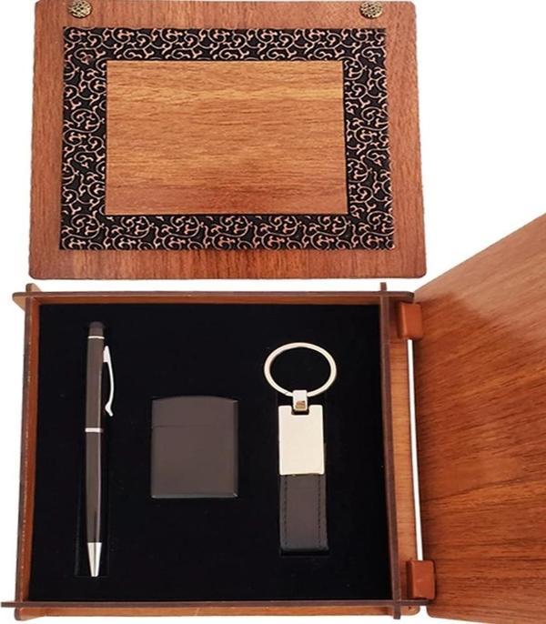 Ahşap Kutulu Siyah Kalem Anahtarlık ve Mat Çakmak - Image 1