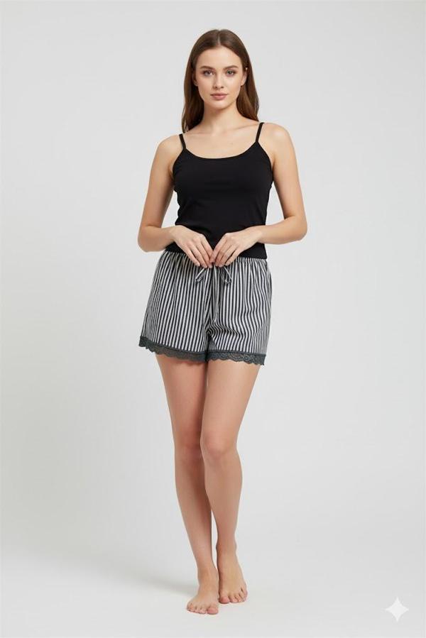 Çizgili Penye Kadın Ev Şortu Bacak Dantel Detaylı Ev Giyim Siyah - Image 1