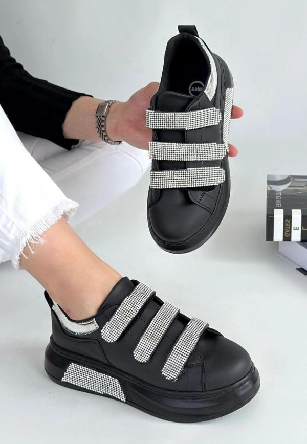 Elika Siyah Cilt Cırt Cırtlı Spor Ayakkabı - Image 1