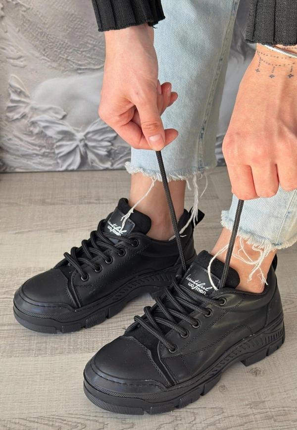 Jule Siyah Cilt Bağcıklı Spor Ayakkabı - Image 1