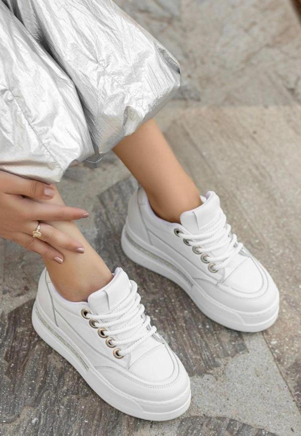 Lulu Beyaz Cilt Bağcıklı Spor Ayakkabı - Image 1