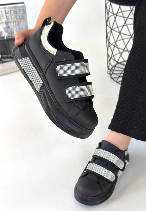 Nino Siyah Cilt Cırt Cırtlı Spor Ayakkabı - Image 1