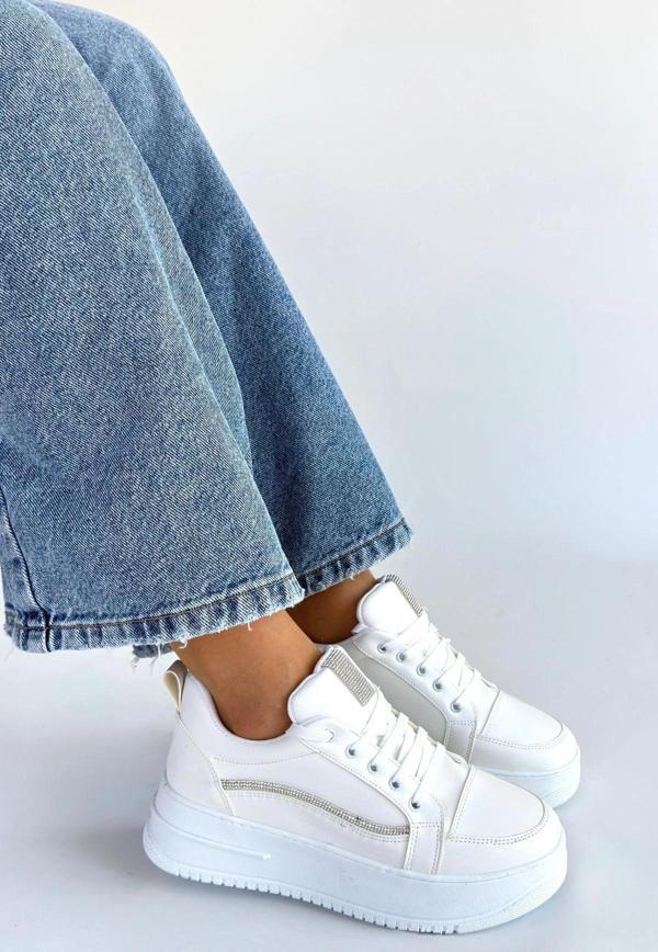 Natte Beyaz Cilt Bağcıklı Spor Ayakkabı - Image 1