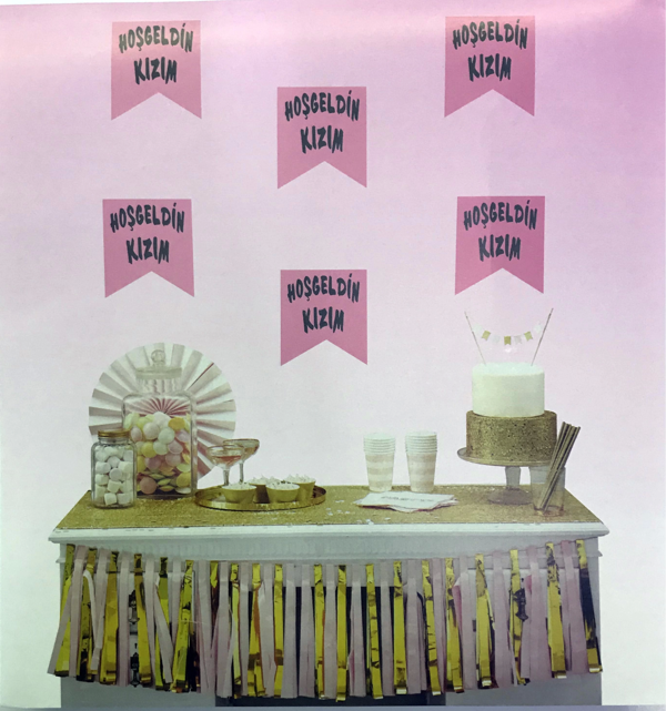 Pembe Üzeri Gümüş Renk Hoşgeldin Kızım Bayrak Süs - Image 1