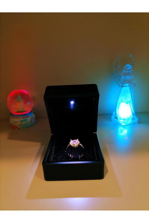 Işık Kasabası Işıklı Yüzük Kutusu Kalpli Yüzük, Rcb Kar Küresi, Led Rcb Melek Lambası Hediye Kutusu - Image 1