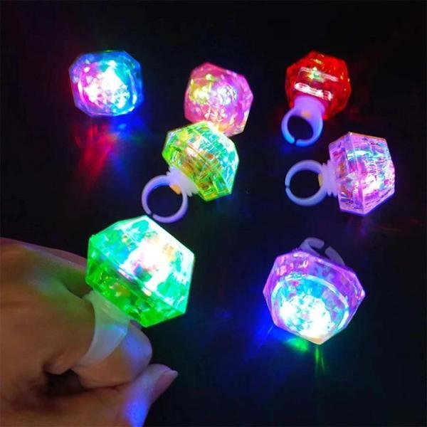 BFS   Kristal Tasarımlı Led Glow Işıklı 3 Modlu Yeşil Yüzük 3.5 x 5 cm - Image 1