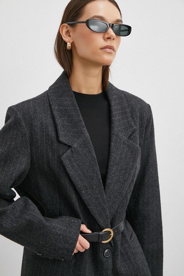 Çizgi Detaylı Kemerli Kaşe Ceket Siyah - Image 1