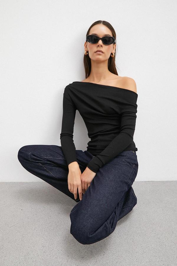 Omuz Pileli Uzun Kol Bluz Siyah - Image 1