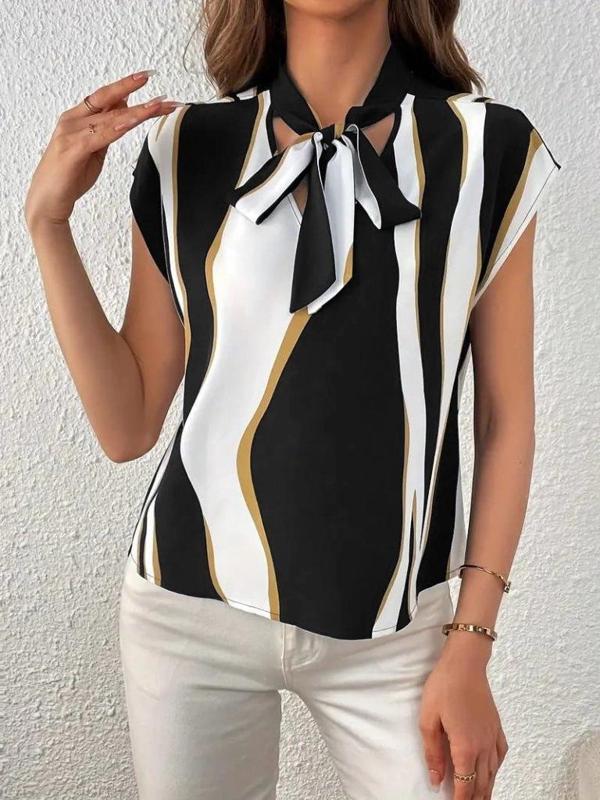 MDB Kadın Kısa Kollu Boyundan Bağlamalı Desenli Dokuma Bluz - Image 1