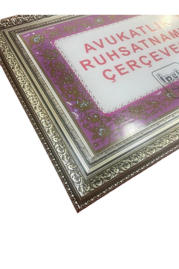İpek Sanatsal Avukatlık Ruhsatname Çerçevesi Gümüş Varaklı - 33X48 - Hakiki Camlı Ruhsat Çerçevesi - Image 1