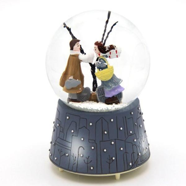 Orta Boy Kiş Masali Temali Pilli Kar Küresi - Image 1