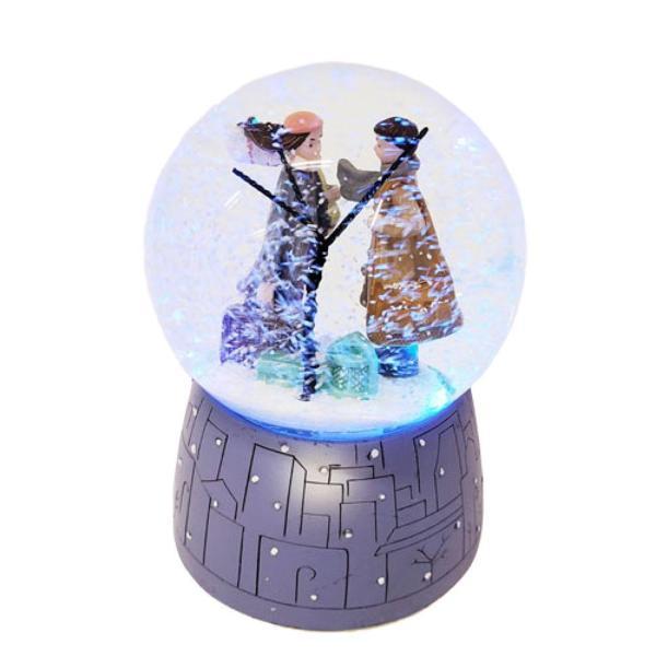 Büyük Boy Kış Masalı Temalı Pilli Kar Küresi - Image 1