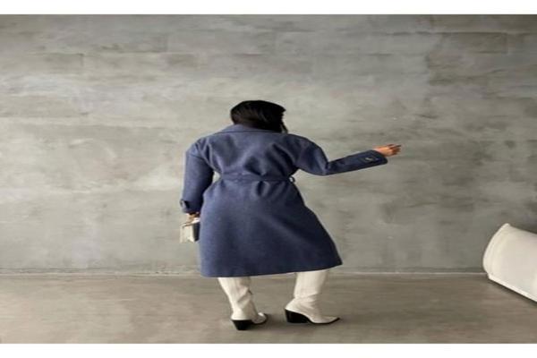 Mavi Oversize Geniş Kesim Kuşaklı Kol Manşetli Premium Uzun Kaşe Kaban - Şık ve Zamansız Kış Stili - Image 1