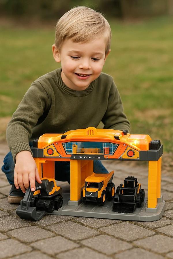 Işıklı Sesli Volvo İnşaat İstasyonu Vinçli Garajlı Ekskavatörlü Kamyonlu Oyun Seti - Image 1