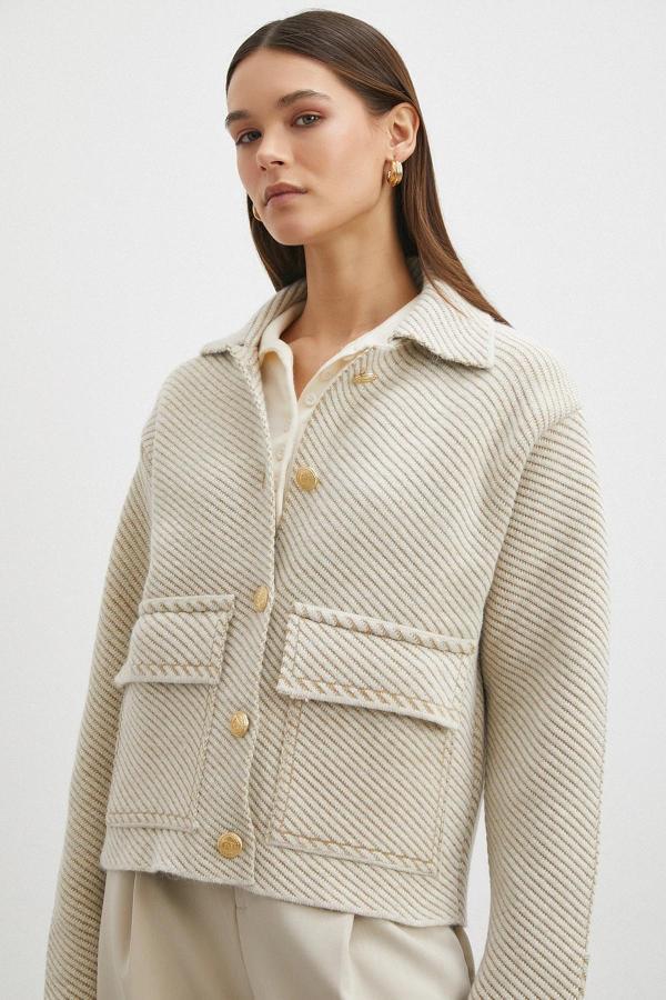 Polo Yaka Cepli Gold Düğmeli Ceket Krem - Image 1