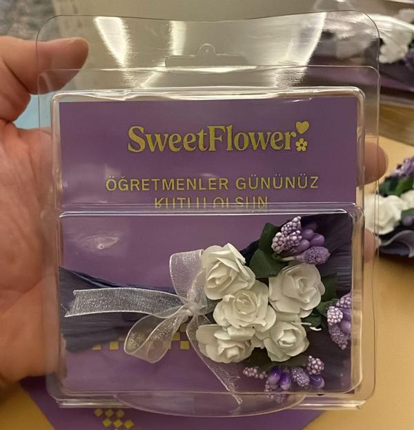 SweetFlower Öğretmenler Günü Mini Buket Hediye Seti – Not Kartlı, Özel Tasarım Çiçek Aranjmanı - Image 1