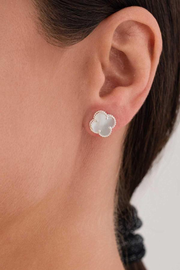 Acestes Design Yonca Şans Model Beyaz Sedef Taşlı (10Mm) Tasarım Altın Kaplama Çivi Model Küpeler - Image 1