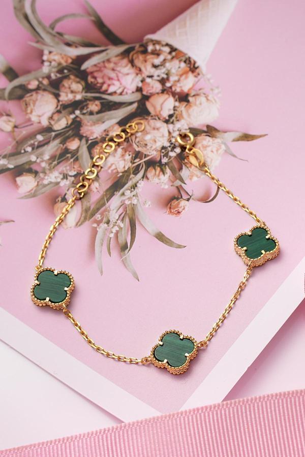 Acestes Design Yonca Şans Model 3 Yeşil Malakit Renk Doğal Taşlı 14 Ayar Altın Kaplama 925 Ayar Gümüş Bileklik - Image 1