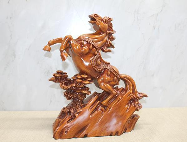 Polyester Şahlanmış At Figürü - Image 1