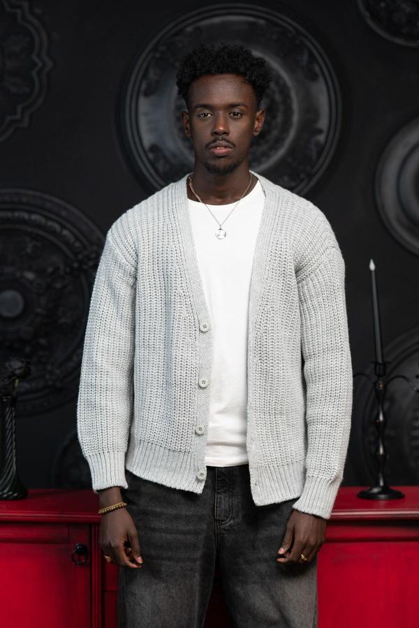 Oversize Crop Model V Yaka Düğme Kapamalı Örgü Hırka - Image 1