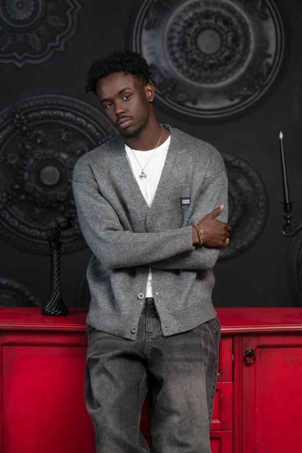 Oversize V Yaka Düğme Kapamalı Salaş Model Hırka - Image 1