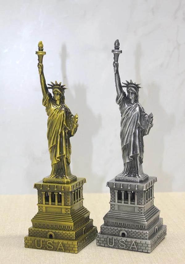 Metal Özgürlük Anıtı - Image 1