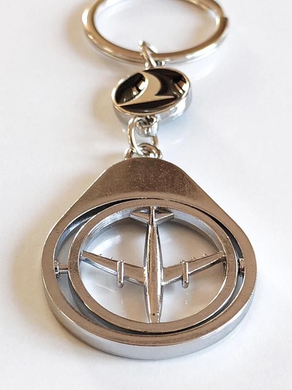 Hareketli Uçak Figürlü Metal Anahtarlık - Image 1