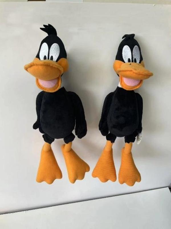 BFS  5781 SUN-ANB-PELUŞ DUFFY DUCK 25CM 5R LT - Image 1