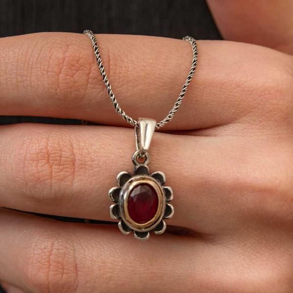 Gümüş Kırmızı Taşlı Çiçek Model Kadın Kolye - Image 1