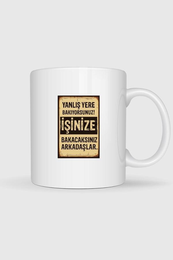  Yanlış Yere Bakıyorsunuz İşine Bakacaksınız Tasarımlı Kupa Bardak - Image 1