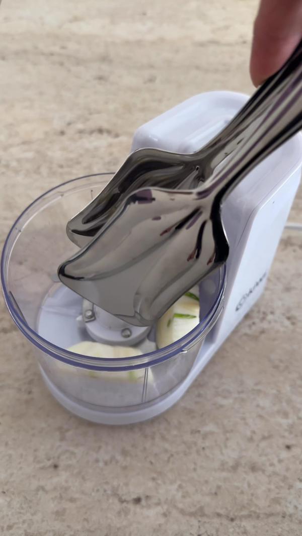 KC-8217 Mini Gıda Doğrayıcı | 350 ml Kapasiteli & Paslanmaz Çelik Bıçaklı (Beyaz) - Image 1