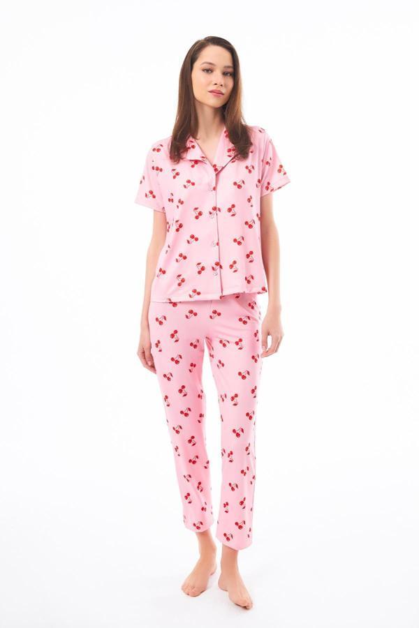 Premium Kadın Pijama Takımı Kiraz Desenli Yumuşak Dokulu Kısa Kollu Gömlek Yaka - Image 1