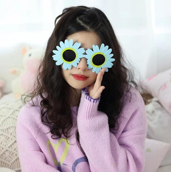 BFS   MaviRenkPapatyaŞekilliPartiGözlüğü18x10cm - Image 1