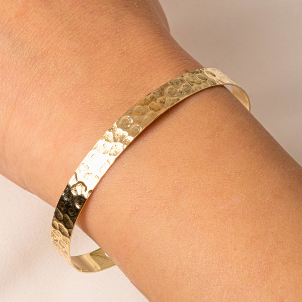 Gümüş Bilezik - Dövülü El İşçiliği Yeni Tarz Kelepçe 925 Ayar Gümüş Bilezik - Image 1