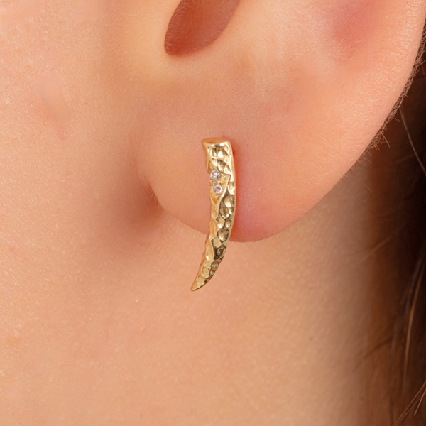 Gümüş Küpe - 925 Ayar Gümüş Minimal Taşlı Dövülü Küpe - Image 1