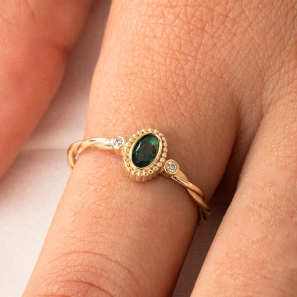 Gümüş Yüzük - 0.50 Karat Zümrüt Taşlı Modern 925 Ayar Gümüş Evlilik Teklifi Yüzüğü - Image 1