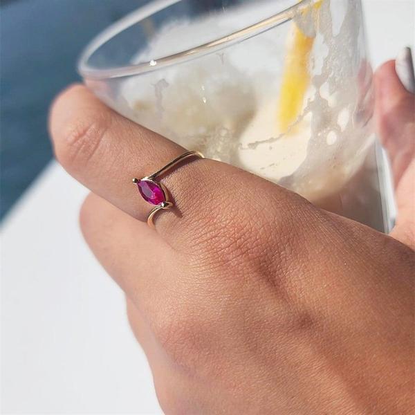 Gümüş Yüzük - 0.60 Karat Mekik Ruby Taşlı Es Pırlanta Montörü 925 Ayar Gümüş Evlilik Teklifi Yüzüğü - Image 1