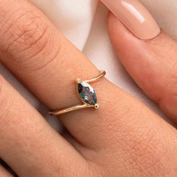 Gümüş Yüzük - 0.60 Karat Mekik Mistik Topaz Taşlı Es 925 Ayar Gümüş Evlilik Teklifi Yüzüğü - Image 1