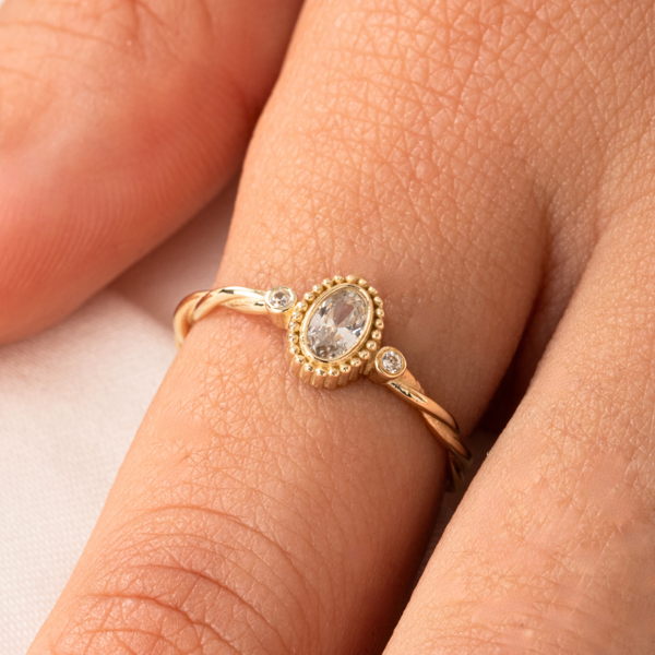 Gümüş Yüzük - 0.50 Karat Swarovski Taşlı Modern Tasarım 925 Ayar Gümüş Evlilik Teklifi Yüzüğü - Image 1