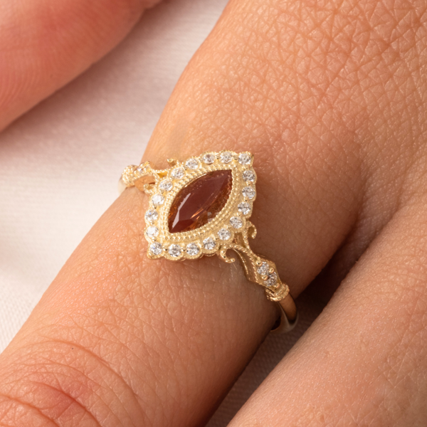 Gümüş Yüzük - 1.10 Karat Mekik Zultanit Taşlı Evlilik Teklifi Kadın 925 Ayar Gümüş Yüzük - Image 1