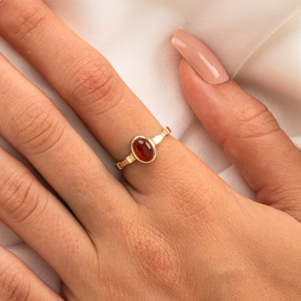 Gümüş Yüzük - Akik Taşlı Oval Kesim Boğumlu Tektaş Modern Tasarım 925 Ayar Gümüş Kadın Yüzük - Image 1