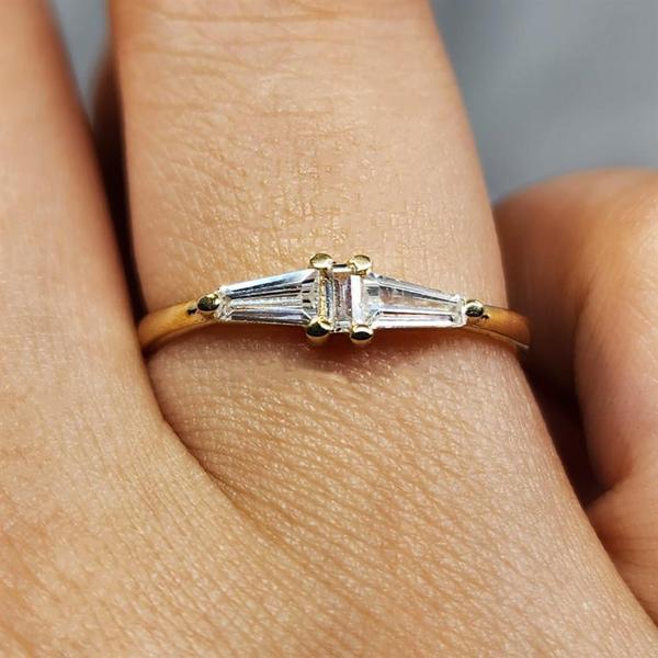 Gümüş Yüzük - Trapez Kesim Swarovski (Zirkon) Taşlı Enerji Tasarım Modern 925 Ayar Gümüş Yüzük - Image 1