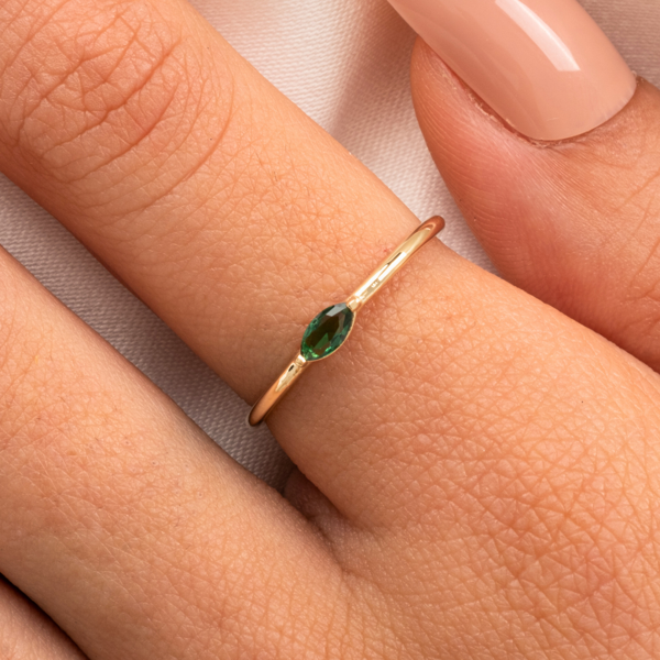 Gümüş Yüzük - Zümrüt Taşlı Minimal Tasarım Tektaş Kadın 925 Ayar Gümüş Yüzük - Image 1