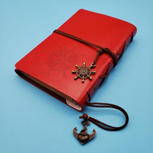 Pusula Tasarımlı Kırmızı Deri Defter - Image 1