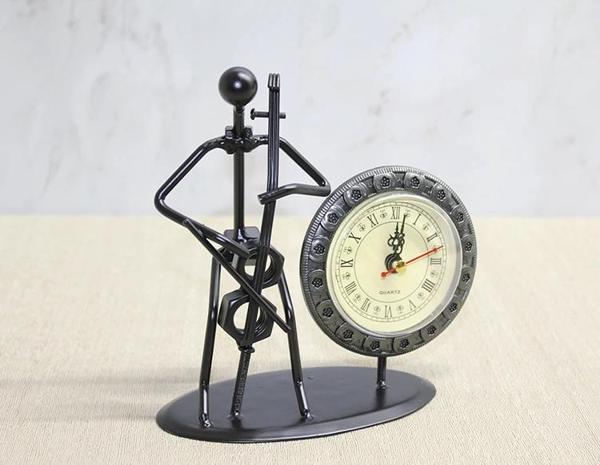 Metal Saatli Keman Çalan Müzisyen Alk4333 - Image 1