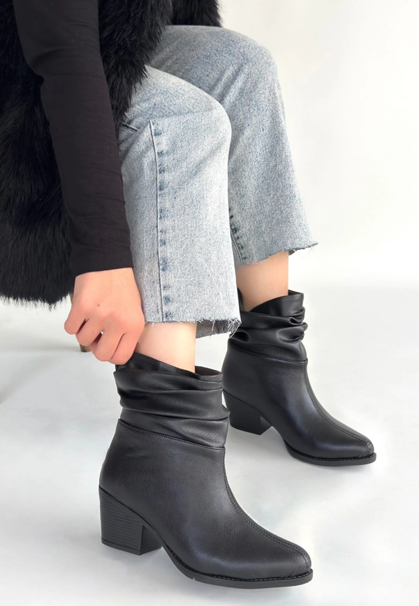 Lukana Siyah Cilt Topuklu Körüklü Bot - Image 1