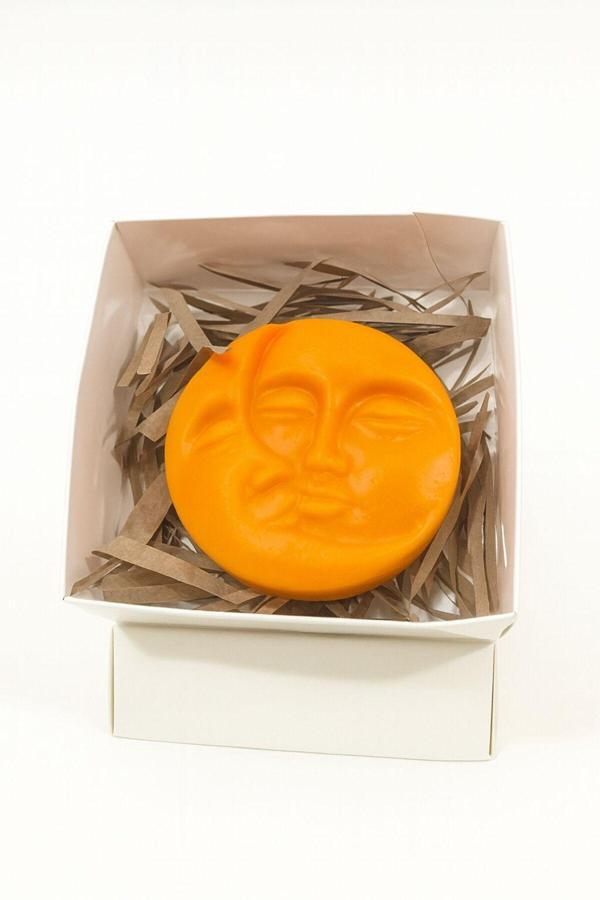 Calma Flame Hediyelik Ay El Yapımı Soya Mum – Romantik Hediye Sevgililer Günü Ev Dekor, Özel Gün Hediye - Image 1