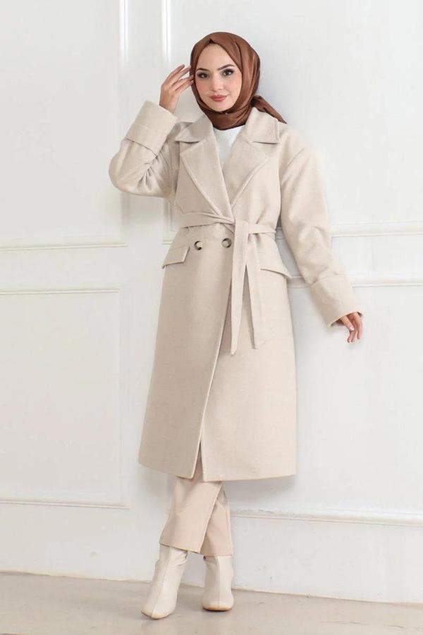 Kadın Kaşe Kaban – Uzun Boy Kruvaze Yaka Kuşaklı Tesettür Kaşe Kışlık Kaban, Astarlı Şık Yünlü Dokum - Image 1