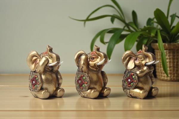 Lüks Nakış İşlemeli Feng Shui Bilge Filler 3’lü Heykel Seti Görmedim Duymadım Bilmiyorum Biblo 9 cm. - Image 1