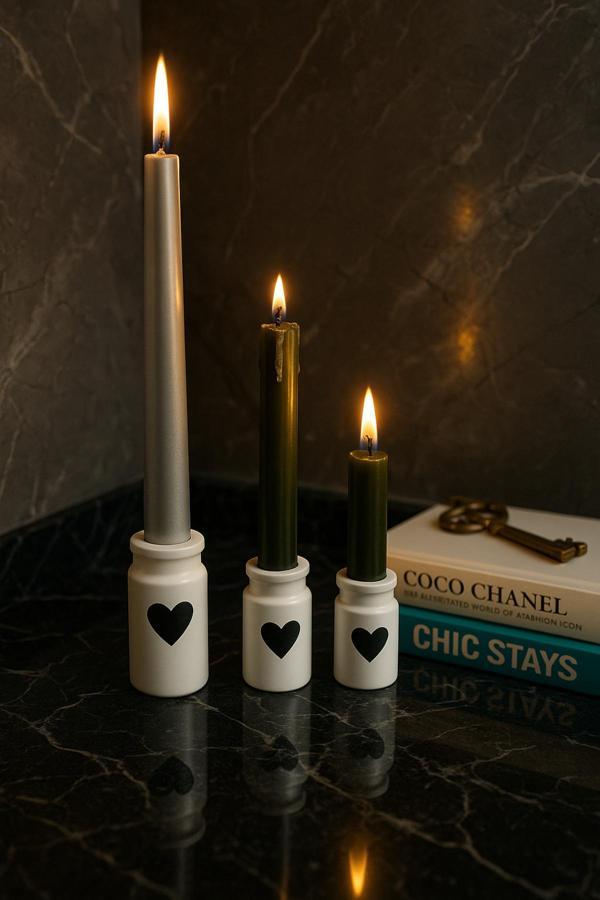 Neydin Home 3’lü Farklı Boylarda Kalp Detaylı Şamdan Mumluk Seti - Image 1